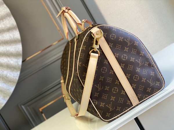 ルイヴィトンバッグ背面デザイン